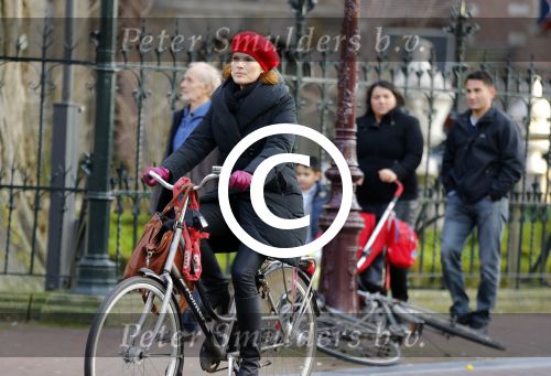 Amsterdam 8 januari 2016
Anouk v Nes op de fiets in Amsterdam