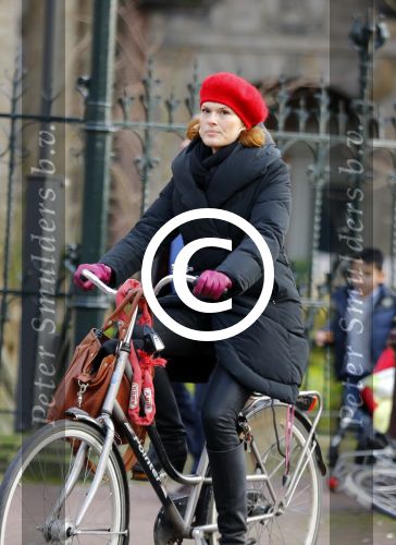 Amsterdam 8 januari 2016
Anouk v Nes op de fiets in Amsterdam