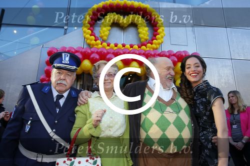 Amsterdam 9 decmber 2015
Premiere Mega Mindy met oa Jim Bakkum en Frou Souffriau in pathe arena.
Anton Cogeb Liliana de Vries Nicky Langley en Fred v Kuijk