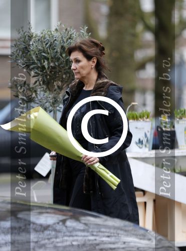 Amsterdam 5 januari 2016
Astrid Joosten koopt bloemen.