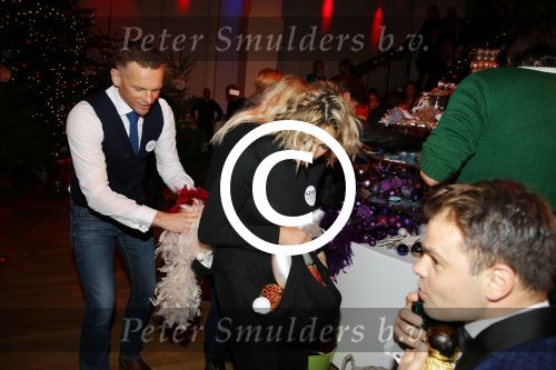 Hilversum 7 december 2015
Event Sky radio met kerstboom. De olgende bn ers doe mee.
 Xander de BuisonjÃ© & Sharon Doorson (dance4life), Barry Atsma (Diabetes Fonds) & Do (Stichting DON), Mari van de Ven & Dyanne Beekman (Hartstichting), Beau Schneider & Ruud Feltkamp (KWF Kankerbestrijding), Roel van Velzen & Roos MoggrÃ© (MasterPeace), Anouk Smulders & ManuÃ«la Kemp (Ruby and Rose), Ellen ten Damme & Henk Schiffmacher (Stichting Vluchteling), Bartho Braat & Lone van Roosendaal (Trombosestichting) en Danny de Munk & Vivian Reijs (Voedselbanken Nederland).
Vakjury
De vakjury bestaat dit jaar uit voorzitter Nance Coolen (presentatrice en winnares van CTFC 2014), Fred van Leer (kledingstylist en presentator) en Pascal Koeleman (ondernemer en jurylid van SBS 6\' Hollands Beste Bloemstylis