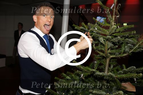Hilversum 7 december 2015
Event Sky radio met kerstboom. De olgende bn ers doe mee.
 Xander de BuisonjÃ© & Sharon Doorson (dance4life), Barry Atsma (Diabetes Fonds) & Do (Stichting DON), Mari van de Ven & Dyanne Beekman (Hartstichting), Beau Schneider & Ruud Feltkamp (KWF Kankerbestrijding), Roel van Velzen & Roos MoggrÃ© (MasterPeace), Anouk Smulders & ManuÃ«la Kemp (Ruby and Rose), Ellen ten Damme & Henk Schiffmacher (Stichting Vluchteling), Bartho Braat & Lone van Roosendaal (Trombosestichting) en Danny de Munk & Vivian Reijs (Voedselbanken Nederland).
Vakjury
De vakjury bestaat dit jaar uit voorzitter Nance Coolen (presentatrice en winnares van CTFC 2014), Fred van Leer (kledingstylist en presentator) en Pascal Koeleman (ondernemer en jurylid van SBS 6\' Hollands Beste Bloemstylis