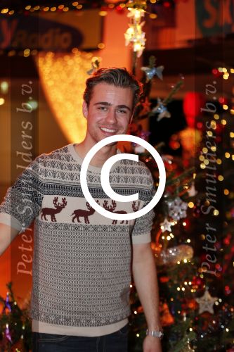 Hilversum 7 december 2015
Event Sky radio met kerstboom. De olgende bn ers doe mee.
 Xander de BuisonjÃ© & Sharon Doorson (dance4life), Barry Atsma (Diabetes Fonds) & Do (Stichting DON), Mari van de Ven & Dyanne Beekman (Hartstichting), Beau Schneider & Ruud Feltkamp (KWF Kankerbestrijding), Roel van Velzen & Roos MoggrÃ© (MasterPeace), Anouk Smulders & ManuÃ«la Kemp (Ruby and Rose), Ellen ten Damme & Henk Schiffmacher (Stichting Vluchteling), Bartho Braat & Lone van Roosendaal (Trombosestichting) en Danny de Munk & Vivian Reijs (Voedselbanken Nederland).
Vakjury
De vakjury bestaat dit jaar uit voorzitter Nance Coolen (presentatrice en winnares van CTFC 2014), Fred van Leer (kledingstylist en presentator) en Pascal Koeleman (ondernemer en jurylid van SBS 6\' Hollands Beste Bloemstylis