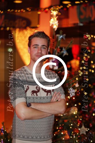 Hilversum 7 december 2015
Event Sky radio met kerstboom. De olgende bn ers doe mee.
 Xander de BuisonjÃ© & Sharon Doorson (dance4life), Barry Atsma (Diabetes Fonds) & Do (Stichting DON), Mari van de Ven & Dyanne Beekman (Hartstichting), Beau Schneider & Ruud Feltkamp (KWF Kankerbestrijding), Roel van Velzen & Roos MoggrÃ© (MasterPeace), Anouk Smulders & ManuÃ«la Kemp (Ruby and Rose), Ellen ten Damme & Henk Schiffmacher (Stichting Vluchteling), Bartho Braat & Lone van Roosendaal (Trombosestichting) en Danny de Munk & Vivian Reijs (Voedselbanken Nederland).
Vakjury
De vakjury bestaat dit jaar uit voorzitter Nance Coolen (presentatrice en winnares van CTFC 2014), Fred van Leer (kledingstylist en presentator) en Pascal Koeleman (ondernemer en jurylid van SBS 6\' Hollands Beste Bloemstylis