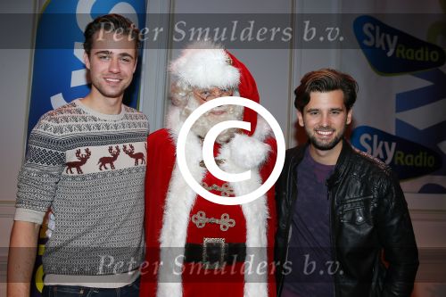 Hilversum 7 december 2015
Event Sky radio met kerstboom. De olgende bn ers doe mee.
 Xander de BuisonjÃ© & Sharon Doorson (dance4life), Barry Atsma (Diabetes Fonds) & Do (Stichting DON), Mari van de Ven & Dyanne Beekman (Hartstichting), Beau Schneider & Ruud Feltkamp (KWF Kankerbestrijding), Roel van Velzen & Roos MoggrÃ© (MasterPeace), Anouk Smulders & ManuÃ«la Kemp (Ruby and Rose), Ellen ten Damme & Henk Schiffmacher (Stichting Vluchteling), Bartho Braat & Lone van Roosendaal (Trombosestichting) en Danny de Munk & Vivian Reijs (Voedselbanken Nederland).
Vakjury
De vakjury bestaat dit jaar uit voorzitter Nance Coolen (presentatrice en winnares van CTFC 2014), Fred van Leer (kledingstylist en presentator) en Pascal Koeleman (ondernemer en jurylid van SBS 6\' Hollands Beste Bloemstylis