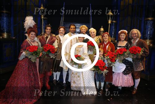 Scheveningen 13 december 2015
Premiere beauty and the beast met castleden oa Anouk Maas Freek Bartels Edwin Jonker Tony Neef Hugo Haenen en Loeki Knol.
Premiere vond plaats in het circustheater. Albert Verlinde is producent