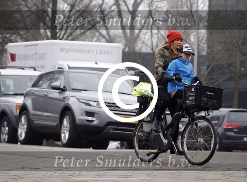 Amsterdam 6 januari 2016
Beertje v Beers met dochter op de fiets.