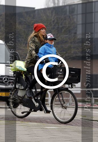 Amsterdam 6 januari 2016
Beertje v Beers met dochter op de fiets.