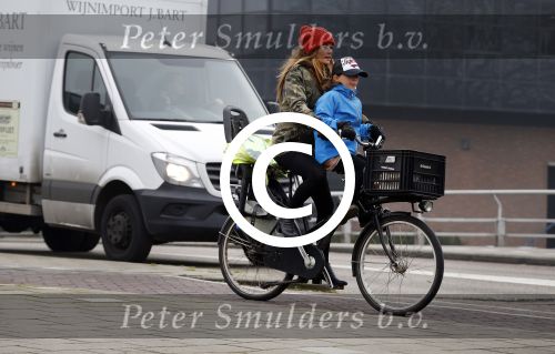 Amsterdam 6 januari 2016
Beertje v Beers met dochter op de fiets.