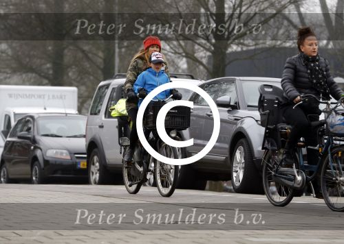 Amsterdam 6 januari 2016
Beertje v Beers met dochter op de fiets.