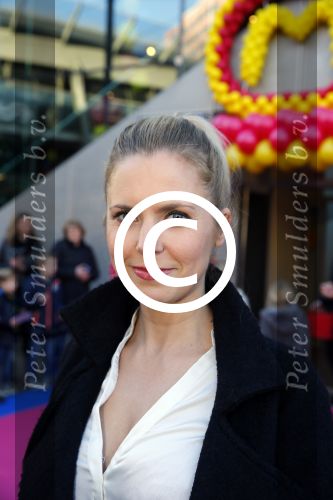 Amsterdam 9 decmber 2015
Premiere Mega Mindy met oa Jim Bakkum en Frou Souffriau in pathe arena.
Jim met Bettina Berger en hun zoon.