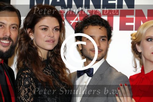 Amsterdam 14 december 2015
Premiere manneharten 2 in het nieuwe de la mar theater met als cast,
Barry Atsma Daan Schuurmans Jeroen Spitzenberger Fabian JansenMingus Dagelet Katja Herbers Hadewych Minis Jelka v Houten Liliana de Vries Maartje v d Wetering Barbara Sloesen Bo Maerten en Annick Boer.
