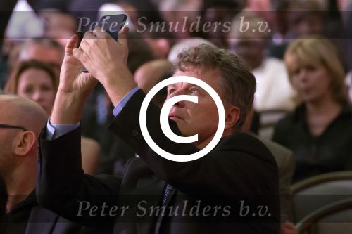 Koninklijke Familie bij uitreiking Prins Claus Prijs 2015 in het Koninklijk Paleis op de Dam. De Prins Claus Prijzen worden door het Prins Claus Fonds voor Cultuur en Ontwikkeling sinds 1997 jaarlijks toegekend aan kunstenaars, denkers en culturele organisaties. 

Royal Family at ceremony Prince Claus Award in 2015 at the Royal Palace on Dam Square. The Prince Claus Awards are presented by the Prince Claus Fund for Culture and Development since 1997 awarded annually to artists, thinkers and cultural organizations.

OP de foto / On the photo:  Boris Dittrich