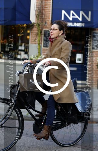 Amsterdam 4 december 2015
Carolien v d Bewrg op de fiets in Amsterdam