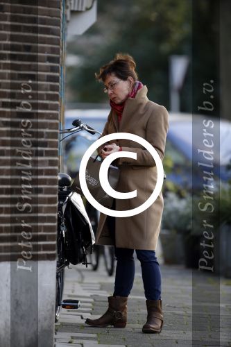 Amsterdam 4 december 2015
Carolien v d Bewrg op de fiets in Amsterdam