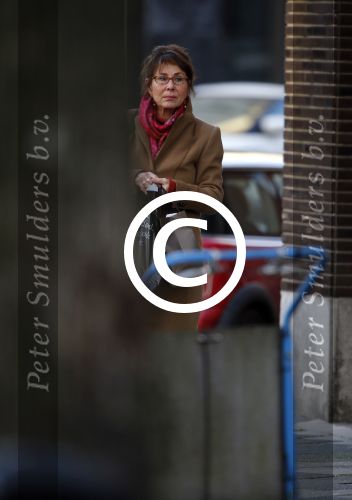 Amsterdam 4 december 2015
Carolien v d Bewrg op de fiets in Amsterdam