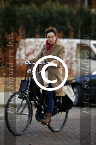 Amsterdam 4 december 2015
Carolien v d Bewrg op de fiets in Amsterdam