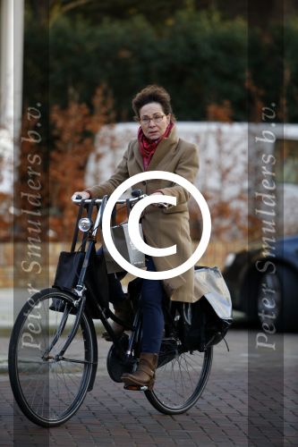 Amsterdam 4 december 2015
Carolien v d Bewrg op de fiets in Amsterdam