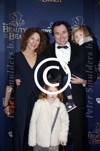 Scheveningen 13 december 2015
Premiere Beauty & the beast in het circustheater.
Caspar Burgi met vrouw en kinderen