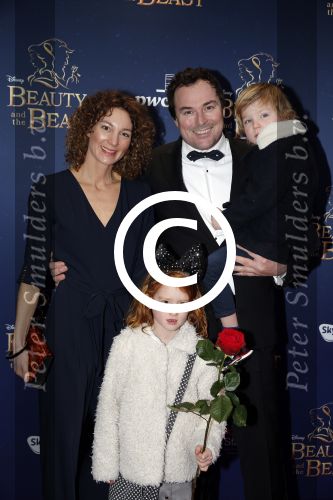 Scheveningen 13 december 2015
Premiere Beauty & the beast in het circustheater.
Caspar Burgi met vrouw en kinderen