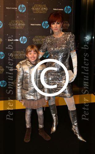 Amsterdam, 15 December 2015
Premiere Star Wars
Chazia Mourali met haar zoontje