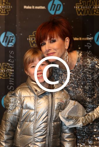 Amsterdam, 15 December 2015
Premiere Star Wars
Chazia Mourali met haar zoontje