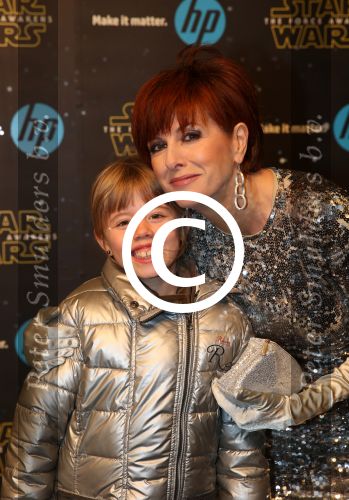 Amsterdam, 15 December 2015
Premiere Star Wars
Chazia Mourali met haar zoontje