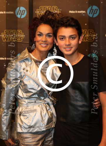 Amsterdam, 15 December 2015
Premiere Star Wars
Chimene v Oosterhout met haar zoon