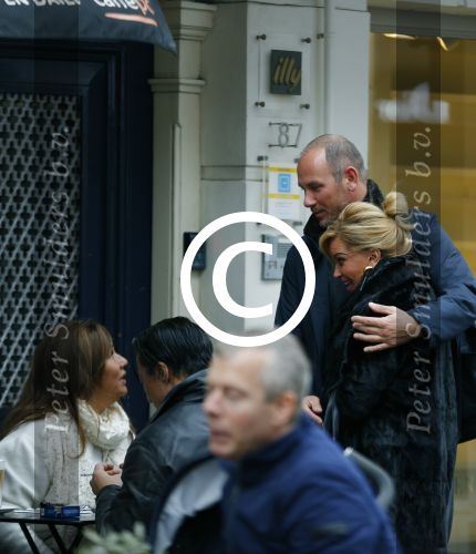 Amsterdam 9 januari 2016
Patty Brard op terras op de pc hooftstraat in gesprek met Connie Breukhoven en haar vriend Eugene v Dun