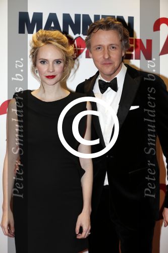 Amsterdam 14 december 2015
Premiere manneharten 2 in het nieuwe de la mar theater met als cast,
Barry Atsma Daan Schuurmans Jeroen Spitzenberger Fabian JansenMingus Dagelet Katja Herbers Hadewych Minis Jelka v Houten Liliana de Vries Maartje v d Wetering Barbara Sloesen Bo Maerten en Annick Boer. Daan met zijn vrouw Bracha v Doesburgh