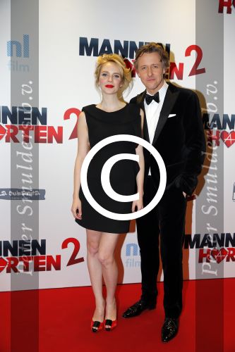 Amsterdam 14 december 2015
Premiere manneharten 2 in het nieuwe de la mar theater met als cast,
Barry Atsma Daan Schuurmans Jeroen Spitzenberger Fabian JansenMingus Dagelet Katja Herbers Hadewych Minis Jelka v Houten Liliana de Vries Maartje v d Wetering Barbara Sloesen Bo Maerten en Annick Boer. Daan met zijn vrouw Bracha v Doesburgh