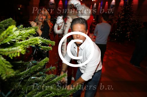 Hilversum 7 december 2015
Event Sky radio met kerstboom. De olgende bn ers doe mee.
 Xander de BuisonjÃ© & Sharon Doorson (dance4life), Barry Atsma (Diabetes Fonds) & Do (Stichting DON), Mari van de Ven & Dyanne Beekman (Hartstichting), Beau Schneider & Ruud Feltkamp (KWF Kankerbestrijding), Roel van Velzen & Roos MoggrÃ© (MasterPeace), Anouk Smulders & ManuÃ«la Kemp (Ruby and Rose), Ellen ten Damme & Henk Schiffmacher (Stichting Vluchteling), Bartho Braat & Lone van Roosendaal (Trombosestichting) en Danny de Munk & Vivian Reijs (Voedselbanken Nederland).
Vakjury
De vakjury bestaat dit jaar uit voorzitter Nance Coolen (presentatrice en winnares van CTFC 2014), Fred van Leer (kledingstylist en presentator) en Pascal Koeleman (ondernemer en jurylid van SBS 6\' Hollands Beste Bloemstylis