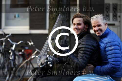 Amsterdam 4 december 2015 
Dries Roelvink met zijn zoon Donnie op de vespa scooter