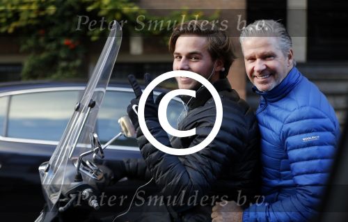 Amsterdam 4 december 2015 
Dries Roelvink met zijn zoon Donnie op de vespa scooter