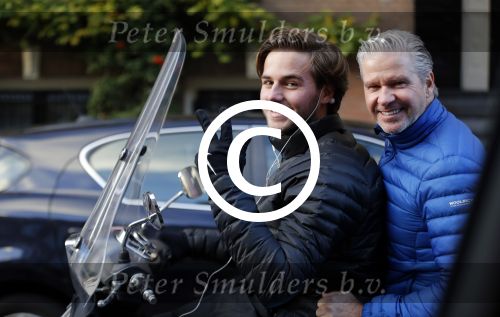 Amsterdam 4 december 2015 
Dries Roelvink met zijn zoon Donnie op de vespa scooter