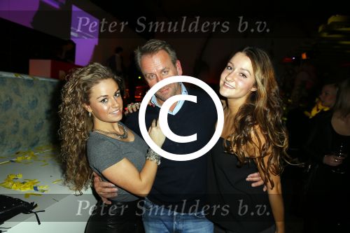 Amsterdam 3 december 2015
Presentatie Limbi app van dj Lafuente bij Buddha to Buddha
Edgar Meier met twee dames