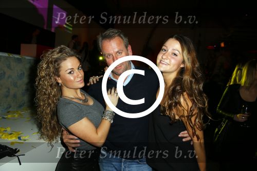 Amsterdam 3 december 2015
Presentatie Limbi app van dj Lafuente bij Buddha to Buddha
Edgar Meier met twee dames