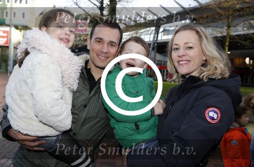 Amsterdam 10 januari 2016
Premiere race naar de maan in pathe arena. Edgar Wurfbain met vriendin en kinderen
