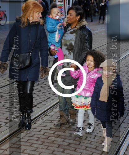 Amsterdam 17 januari 2016
Premiere Woezel en Pip in Tuschinski. Edsilia Rombley met dochters