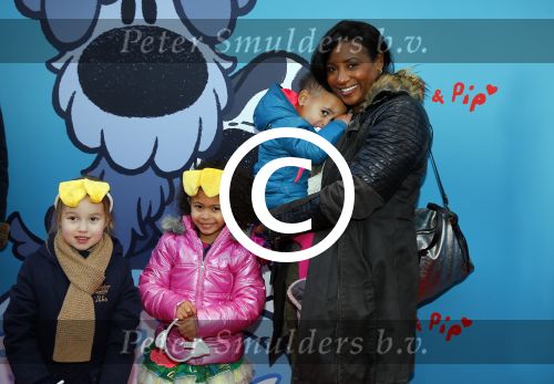 Amsterdam 17 januari 2016
Premiere Woezel en Pip in Tuschinski. Edsilia Rombley met dochters