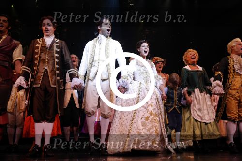 Scheveningen 13 december 2015
Premiere beauty and the beast met castleden oa Anouk Maas Freek Bartels Edwin Jonker Tony Neef Hugo Haenen en Loeki Knol.
Premiere vond plaats in het circustheater. Albert Verlinde is producent
