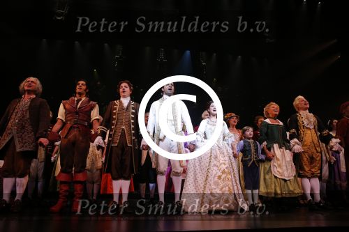 Scheveningen 13 december 2015
Premiere beauty and the beast met castleden oa Anouk Maas Freek Bartels Edwin Jonker Tony Neef Hugo Haenen en Loeki Knol.
Premiere vond plaats in het circustheater. Albert Verlinde is producent