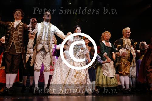 Scheveningen 13 december 2015
Premiere beauty and the beast met castleden oa Anouk Maas Freek Bartels Edwin Jonker Tony Neef Hugo Haenen en Loeki Knol.
Premiere vond plaats in het circustheater. Albert Verlinde is producent