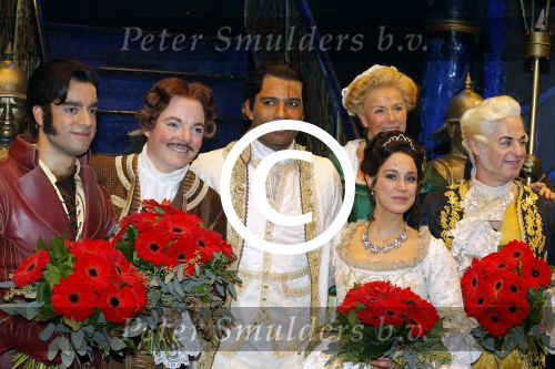 Scheveningen 13 december 2015
Premiere beauty and the beast met castleden oa Anouk Maas Freek Bartels Edwin Jonker Tony Neef Hugo Haenen en Loeki Knol.
Premiere vond plaats in het circustheater. Albert Verlinde is producent