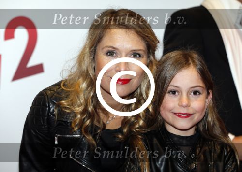 Amsterdam 14 december 2015
Premiere manneharten 2 in het nieuwe de la mar theater met als cast,
Barry Atsma Daan Schuurmans Jeroen Spitzenberger Fabian JansenMingus Dagelet Katja Herbers Hadewych Minis Jelka v Houten Liliana de Vries Maartje v d Wetering Barbara Sloesen Bo Maerten en Annick Boer. Elle v Rijn met dochter