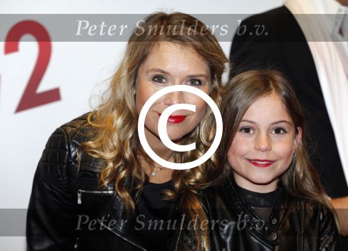 Amsterdam 14 december 2015
Premiere manneharten 2 in het nieuwe de la mar theater met als cast,
Barry Atsma Daan Schuurmans Jeroen Spitzenberger Fabian JansenMingus Dagelet Katja Herbers Hadewych Minis Jelka v Houten Liliana de Vries Maartje v d Wetering Barbara Sloesen Bo Maerten en Annick Boer. Elle v Rijn met dochter