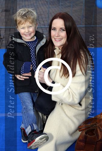 Amsterdam 10 januari 2016
Premiere race naar de maan in pathe arena.
Evelien Bosch met zoon