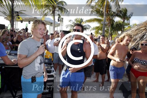 Curacao 31 december 2015 
Gerard Joling en Thomas Berge doen soundcheck voor hun optreden voor oud jaar op het strand van Lions dive. Gerard zijn moeder Jannie is ook aanwezig.