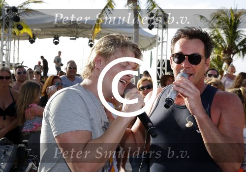Curacao 31 december 2015 
Gerard Joling en Thomas Berge doen soundcheck voor hun optreden voor oud jaar op het strand van Lions dive. Gerard zijn moeder Jannie is ook aanwezig.