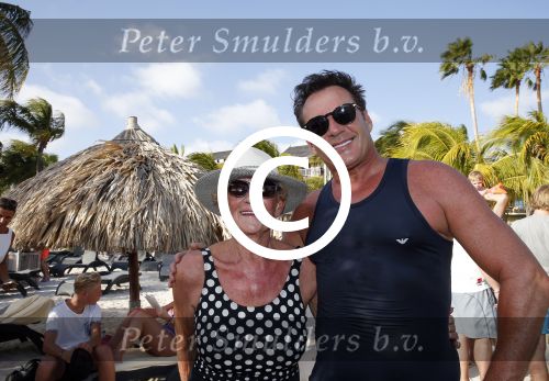 Curacao 31 december 2015 
Gerard Joling en Thomas Berge doen soundcheck voor hun optreden voor oud jaar op het strand van Lions dive. Gerard zijn moeder Jannie is ook aanwezig.